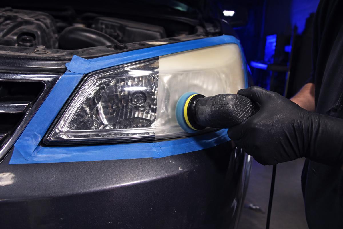 Restauração de farol realizado pela Speedy Estética Automotiva